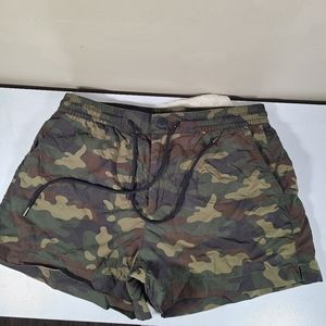 American Eagle elastic waist camo nylon shorts Size M